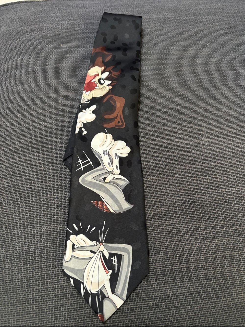 VTG- Looney Tunes Tie featuring Bugs Bunny and Taz, made in Korea